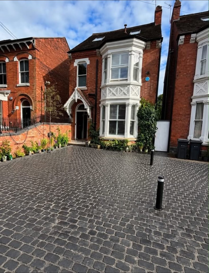 Cobble setts driveway in front of a Victorian villa
