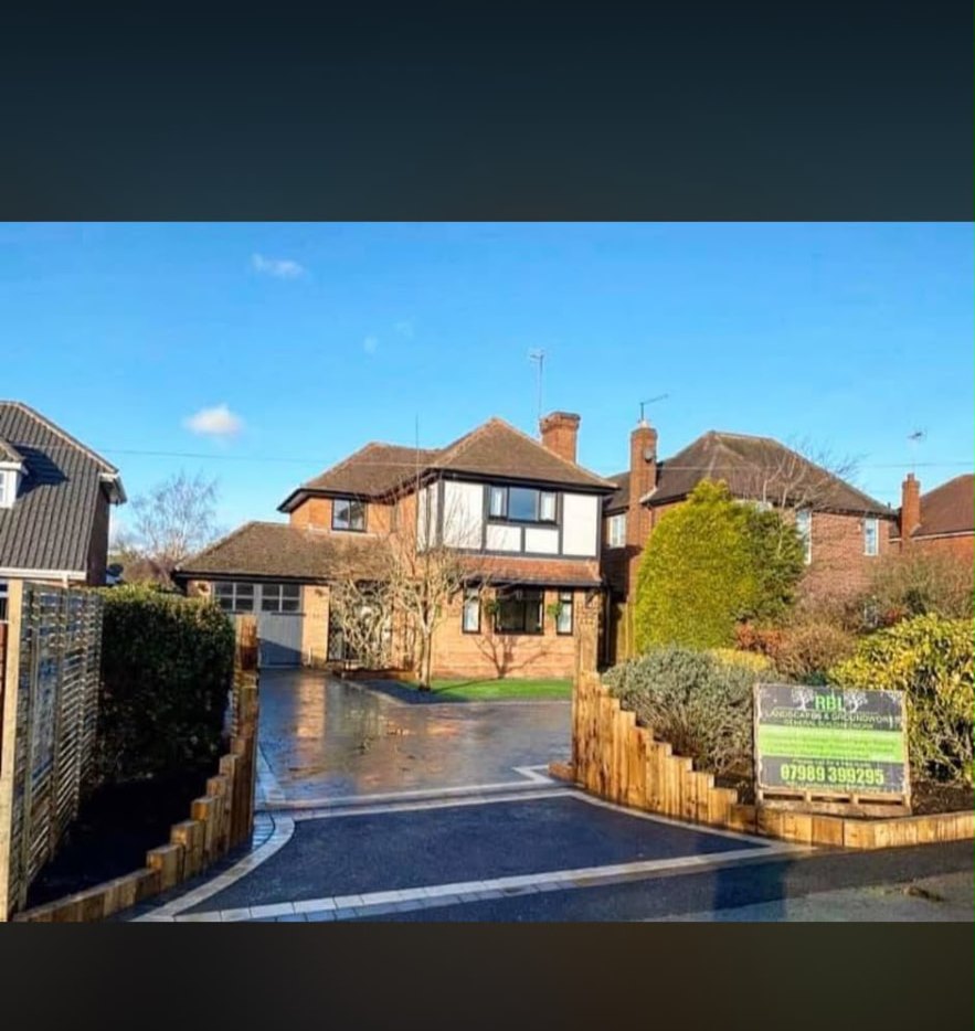 Tarmac driveway with paved edging