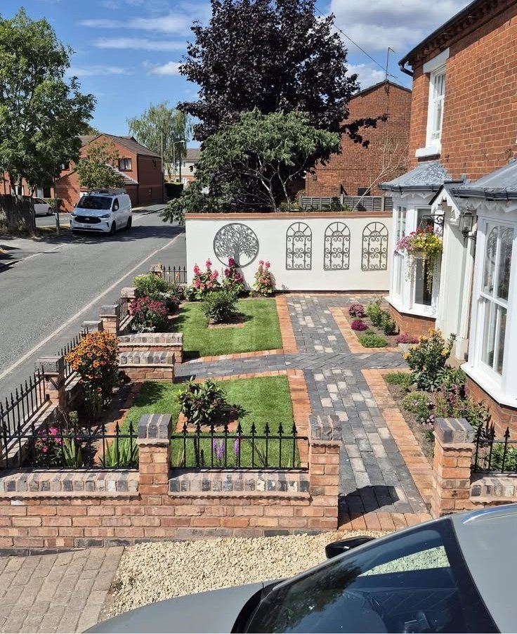Front garden with lawn, setts edging and planting